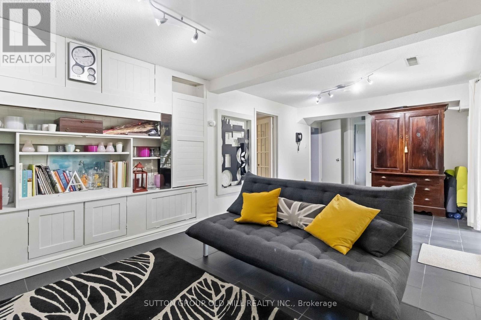 2811 CONSTABLE ROAD - 25