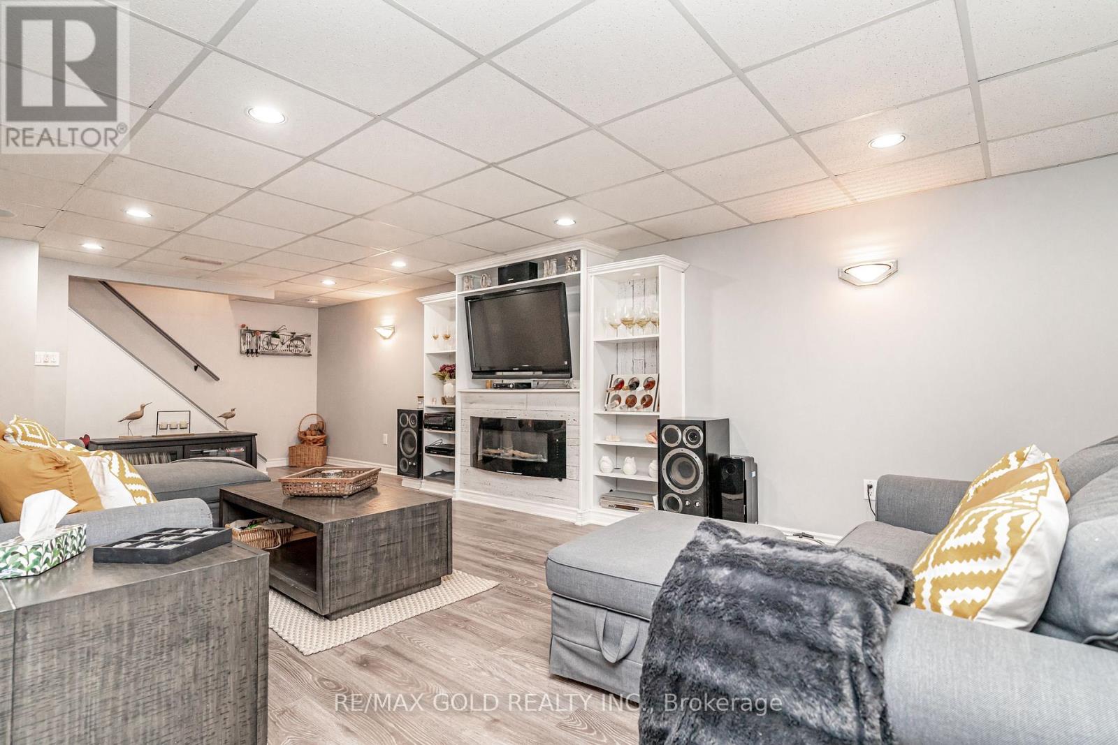 86 CLARENCE STREET - 32