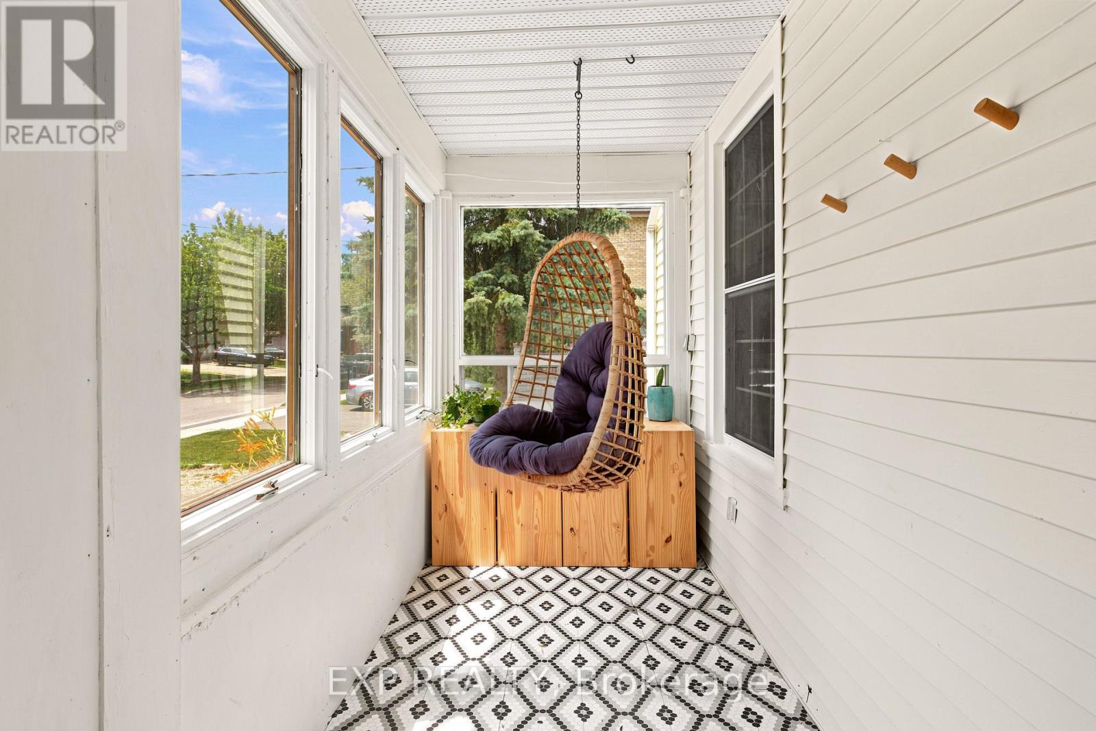 136 FALSTAFF STREET - 3