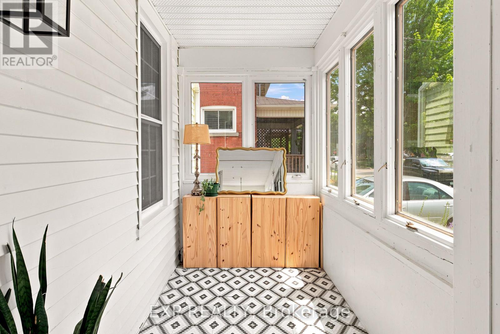 136 FALSTAFF STREET - 4