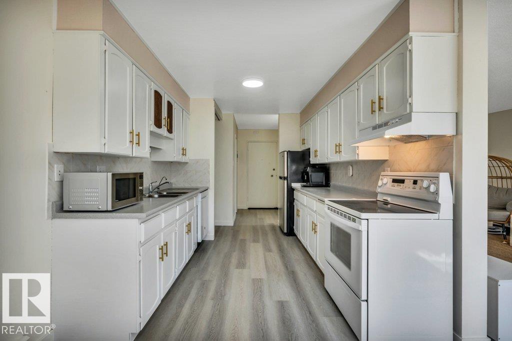#102 7805 159 ST NW - 18
