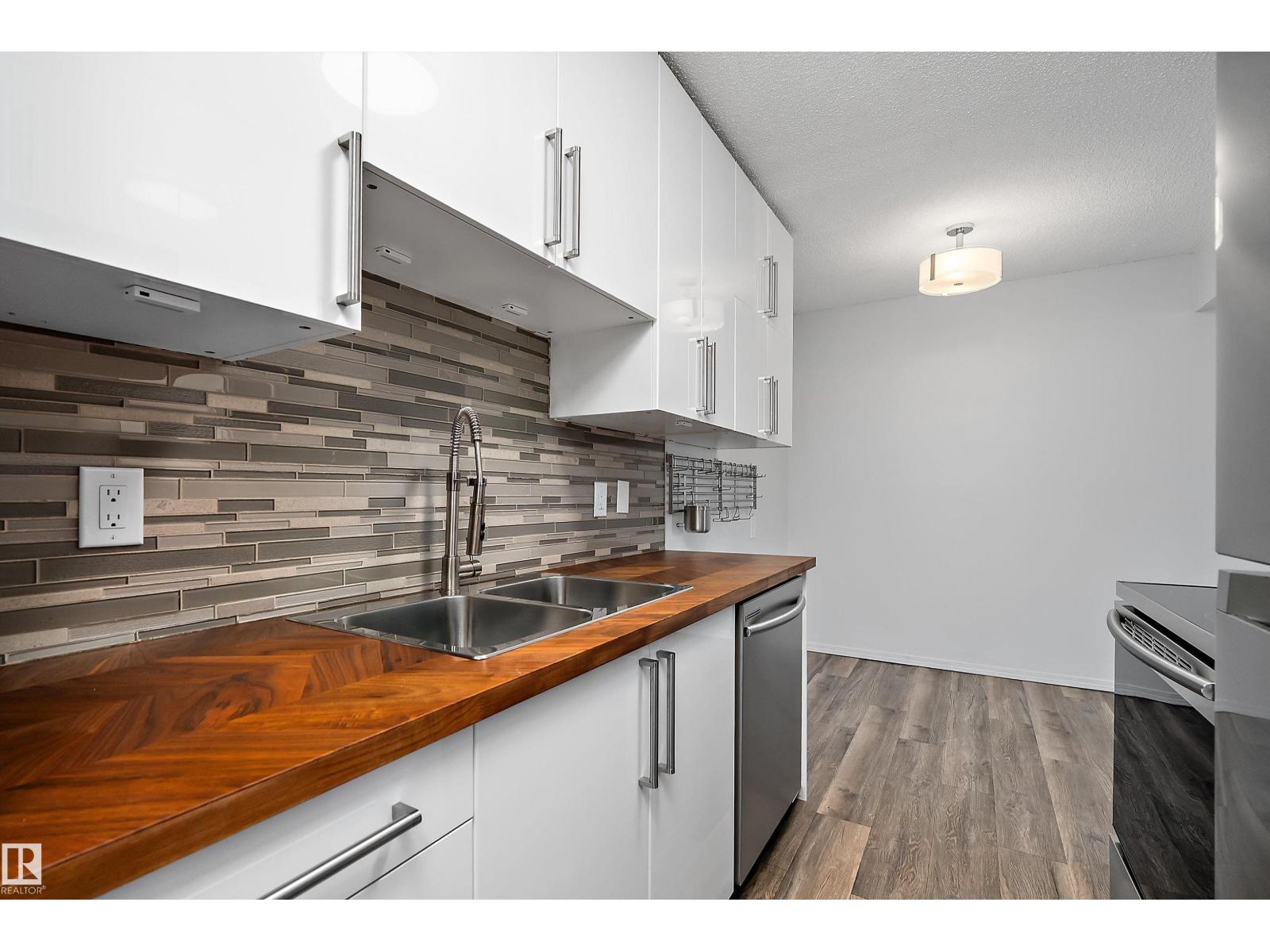 #304 10720 127 ST NW - 17