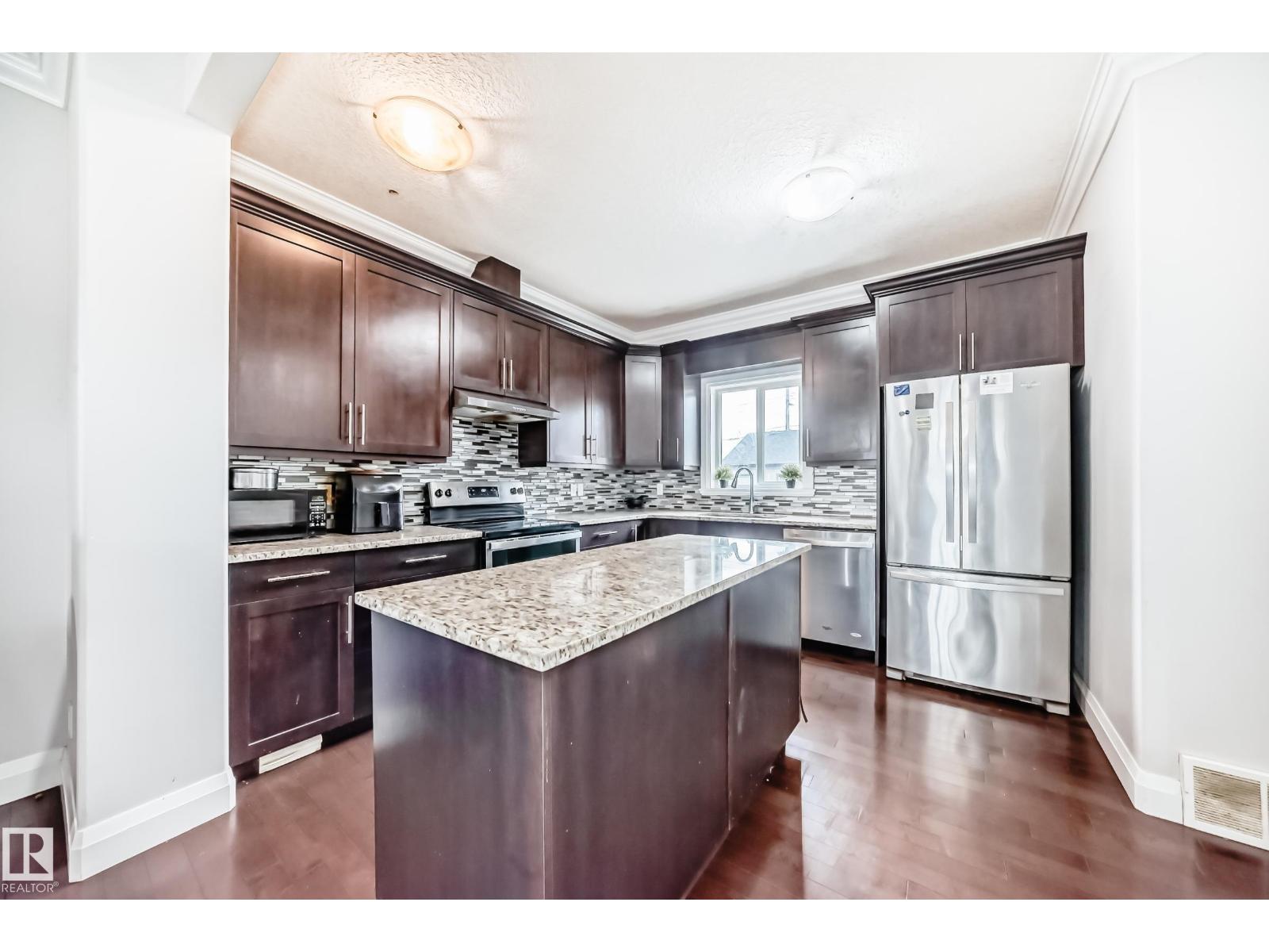 #2 12042 101 ST NW - 4