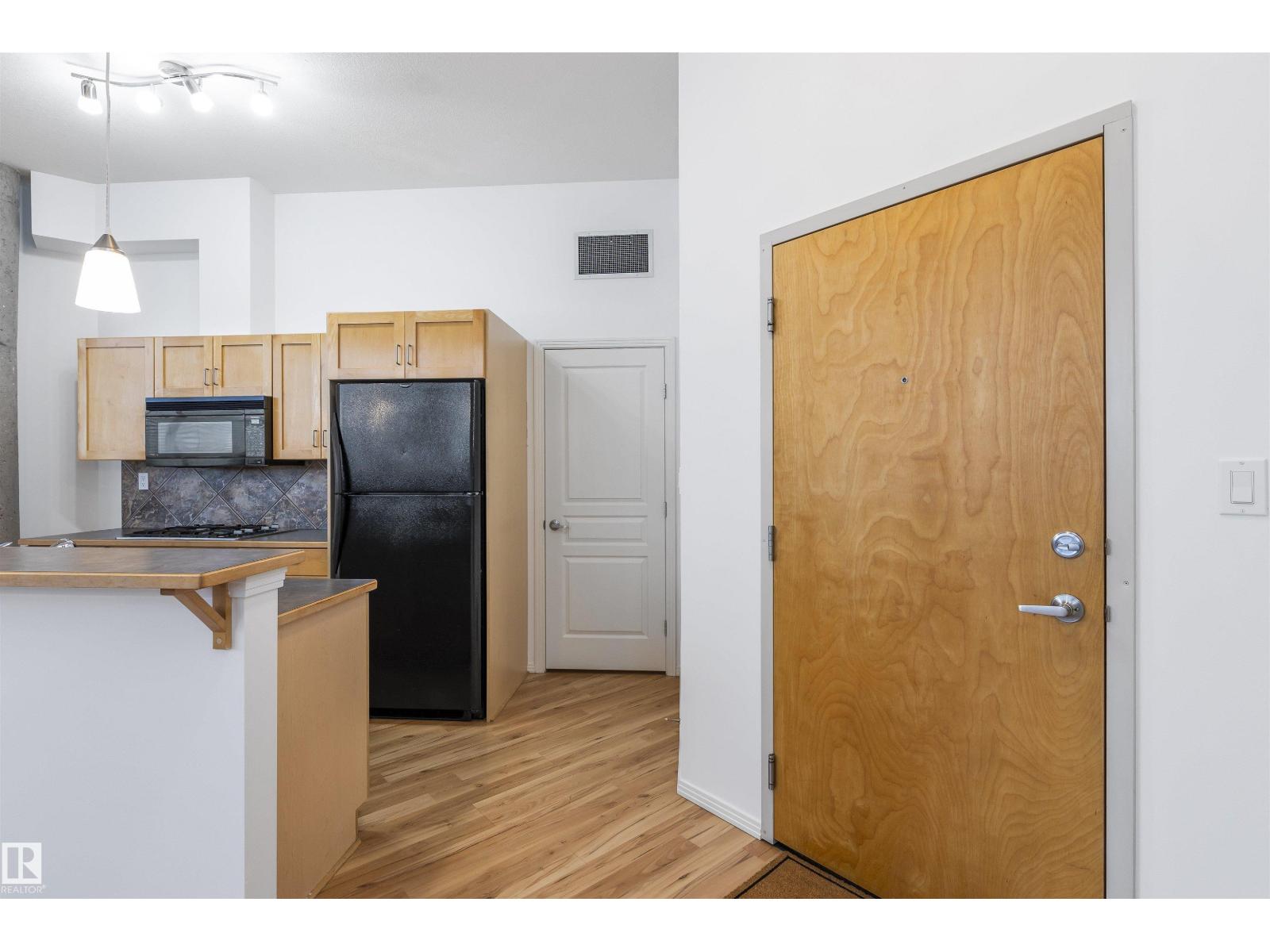 #202 10123 112 ST NW - 3
