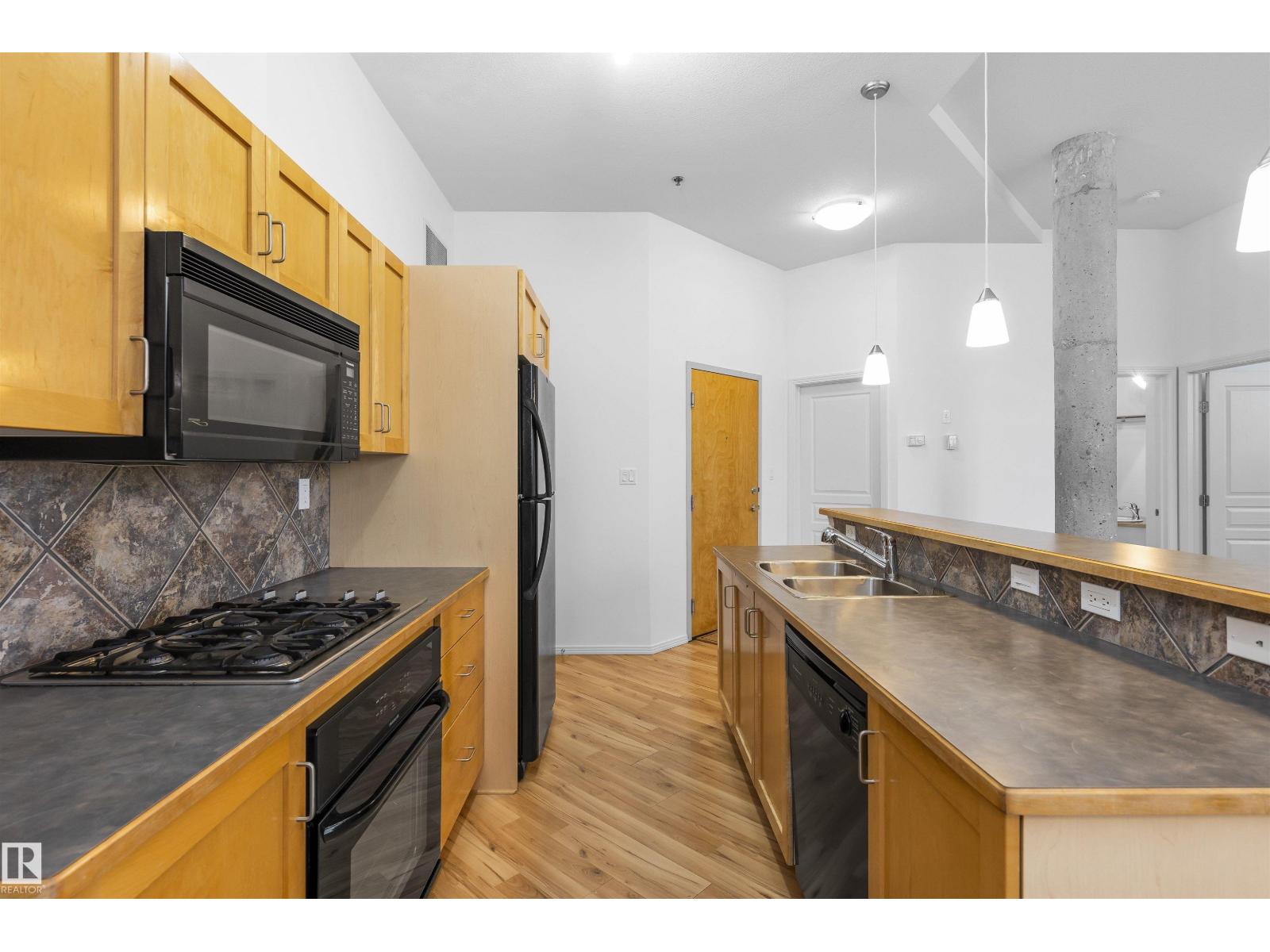 #202 10123 112 ST NW - 8