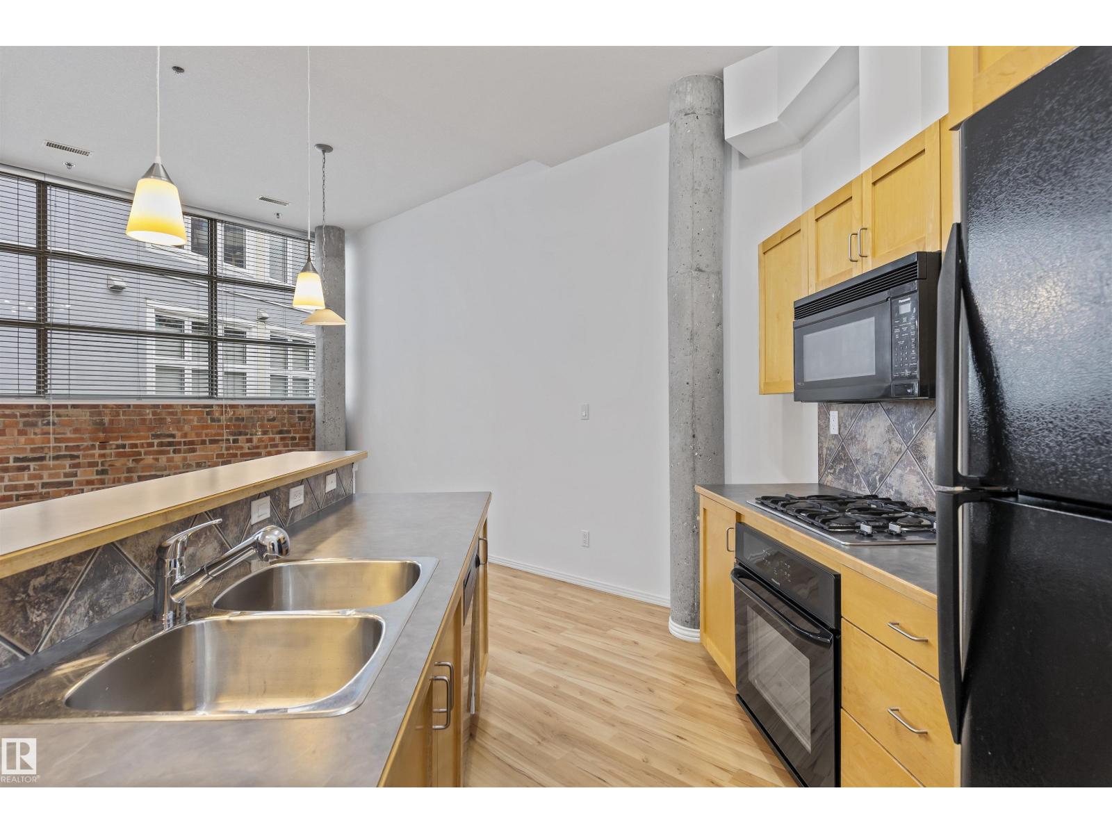 #202 10123 112 ST NW - 6