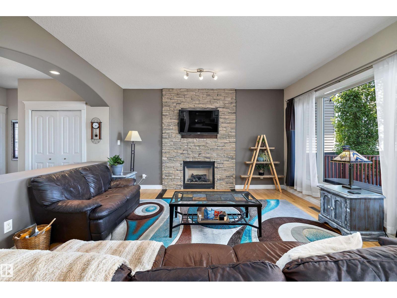 11604 175 AV NW - 8