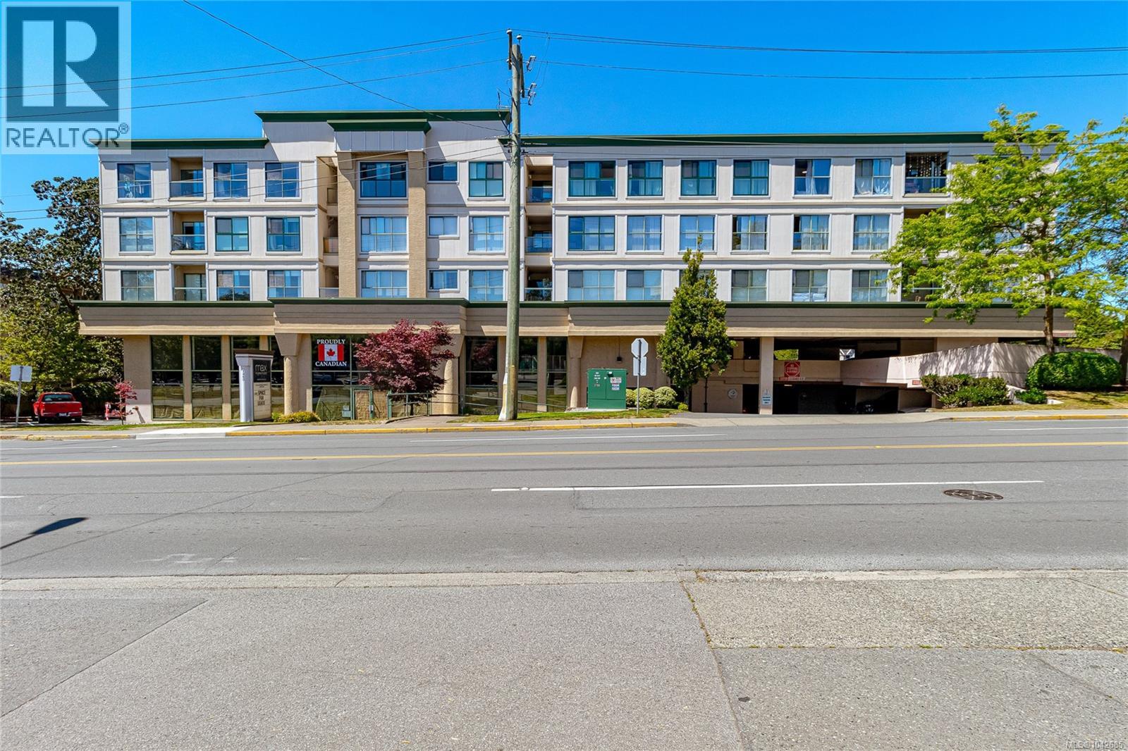 #409 3460 Quadra St - 1