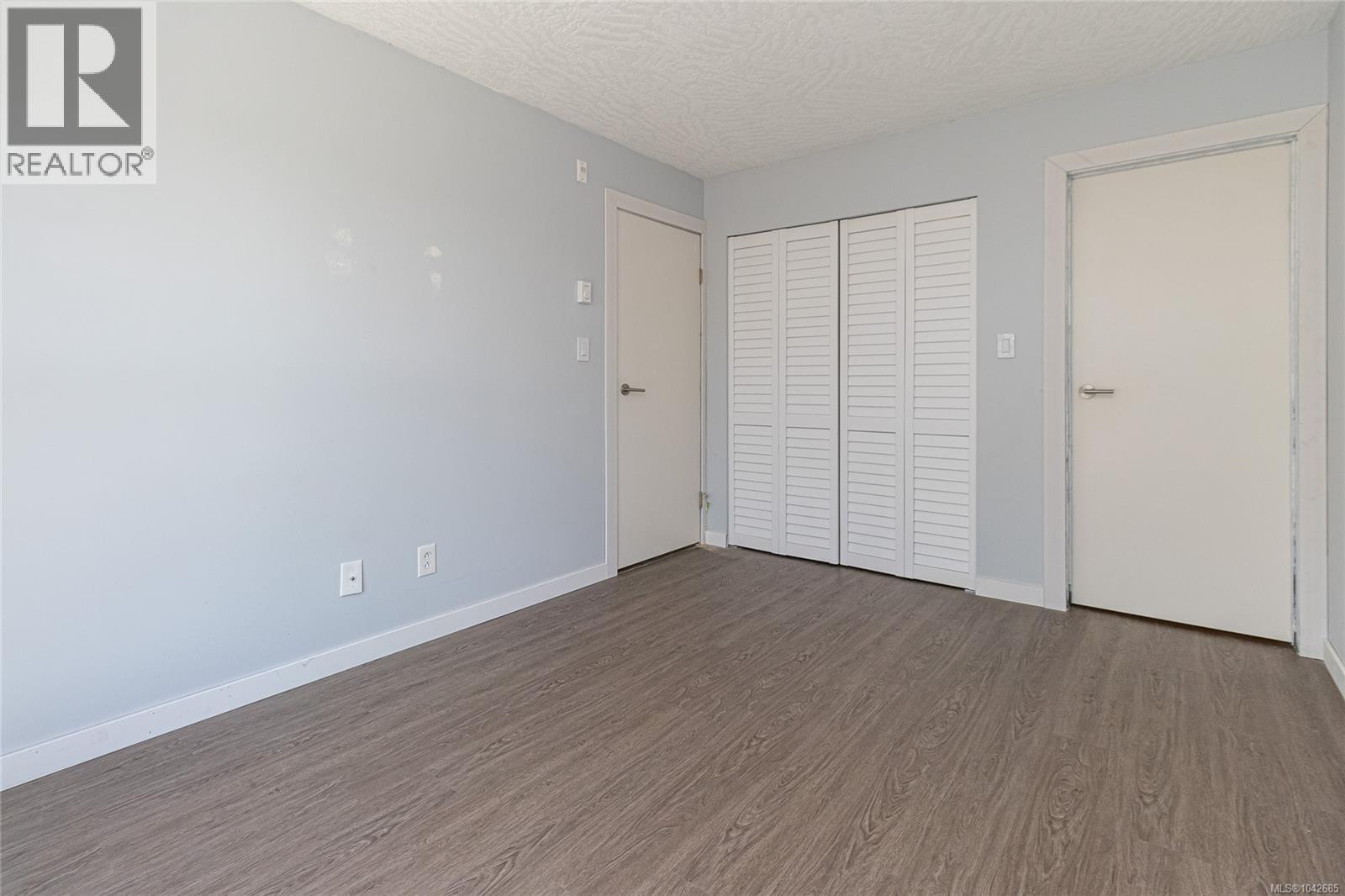 #409 3460 Quadra St - 14