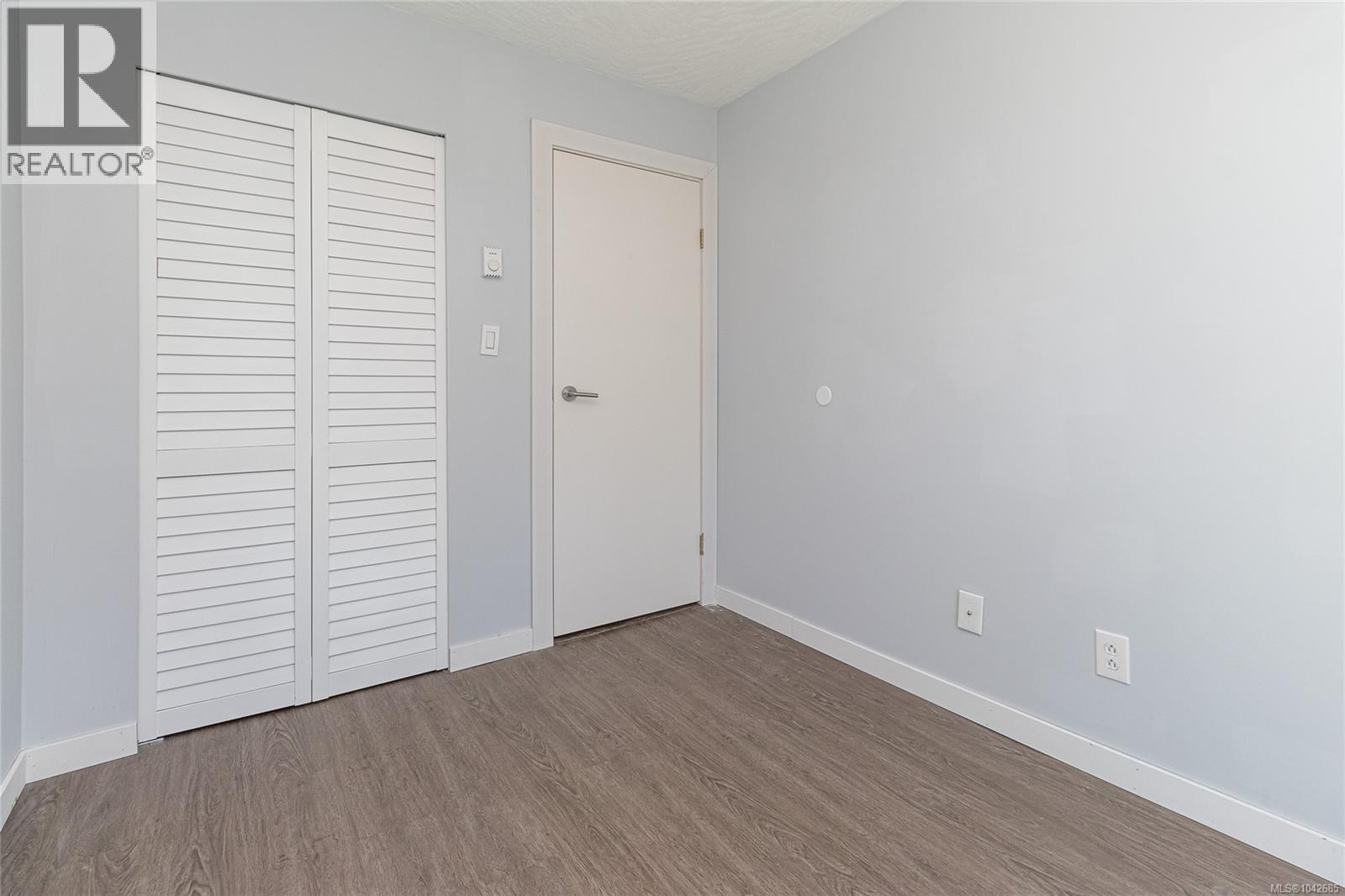#409 3460 Quadra St - 17