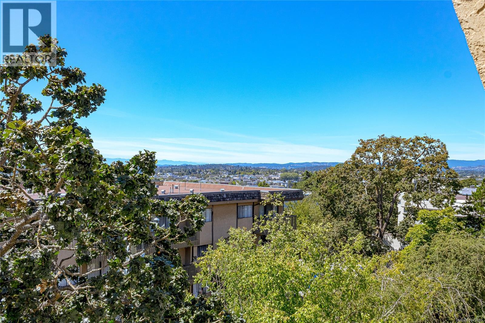 #409 3460 Quadra St - 22