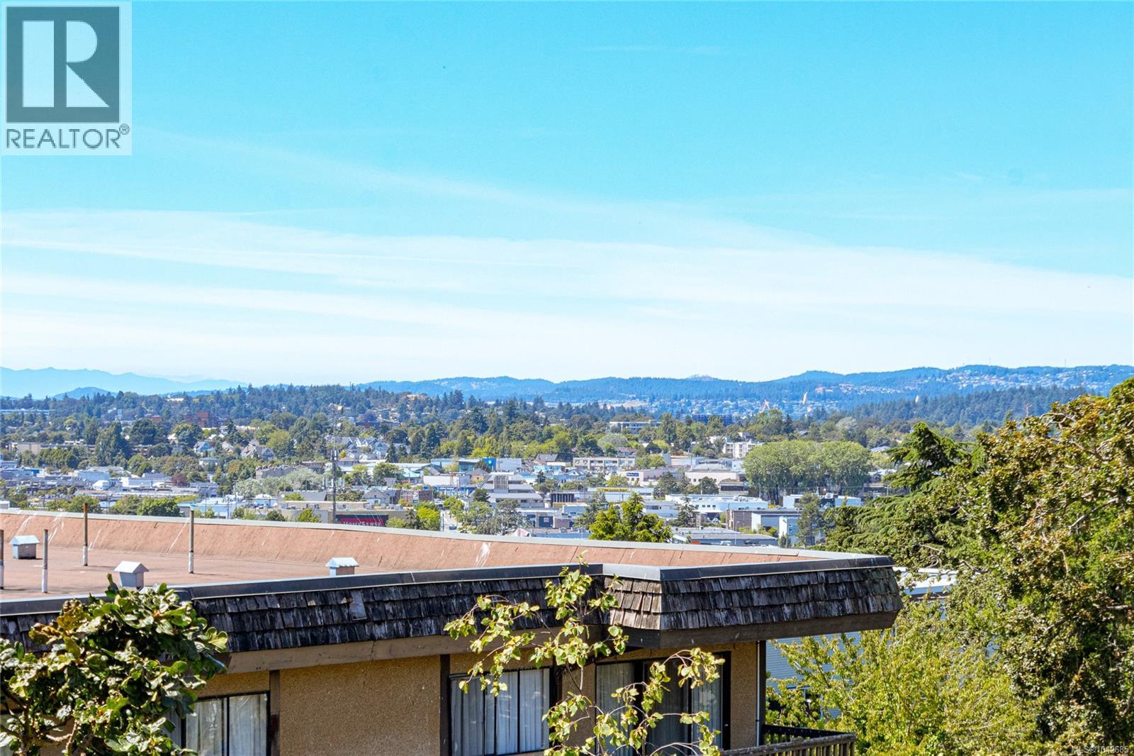 #409 3460 Quadra St - 23