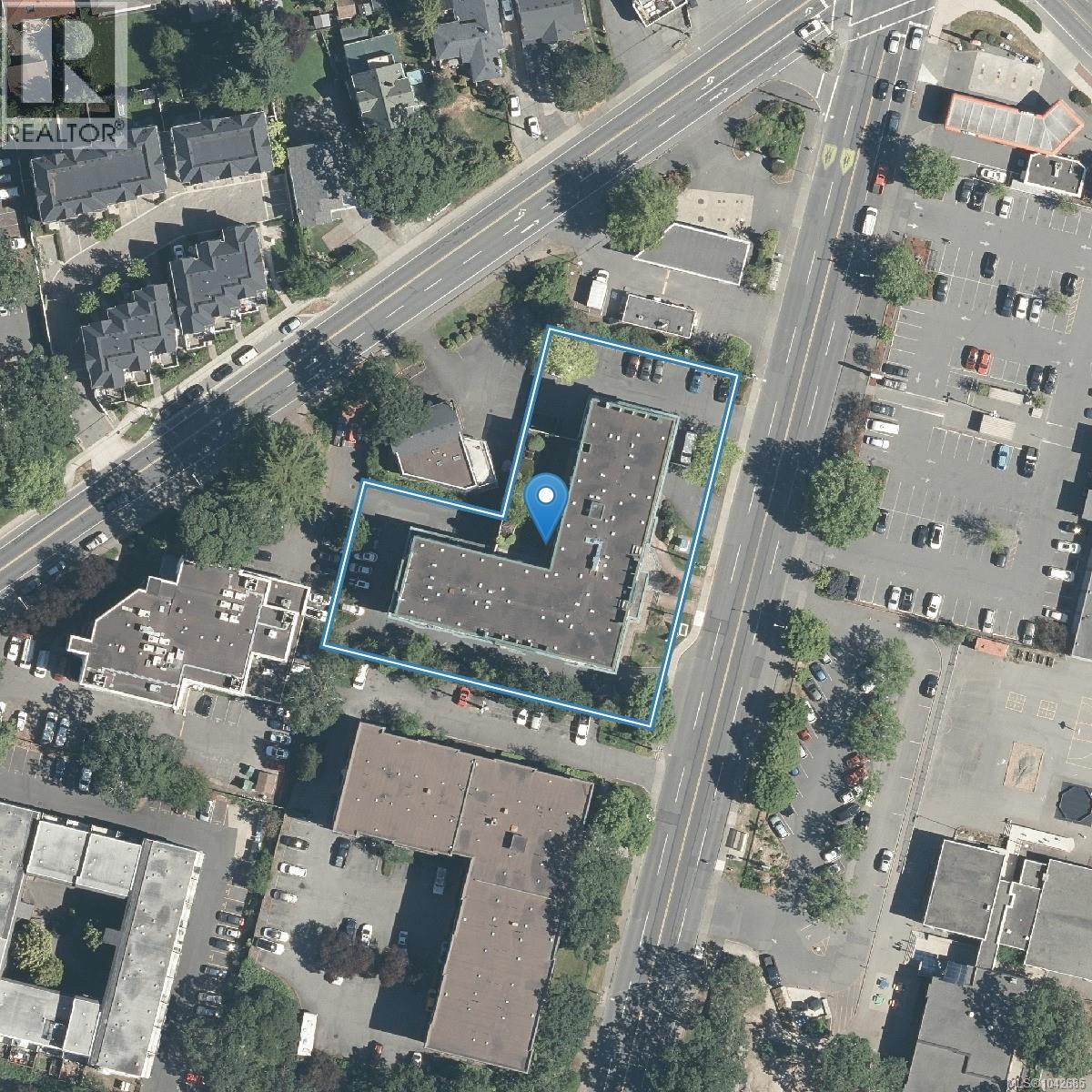 #409 3460 Quadra St - 28
