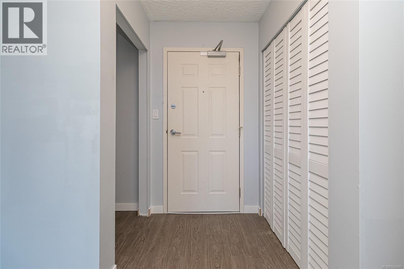 #409 3460 Quadra St - 4