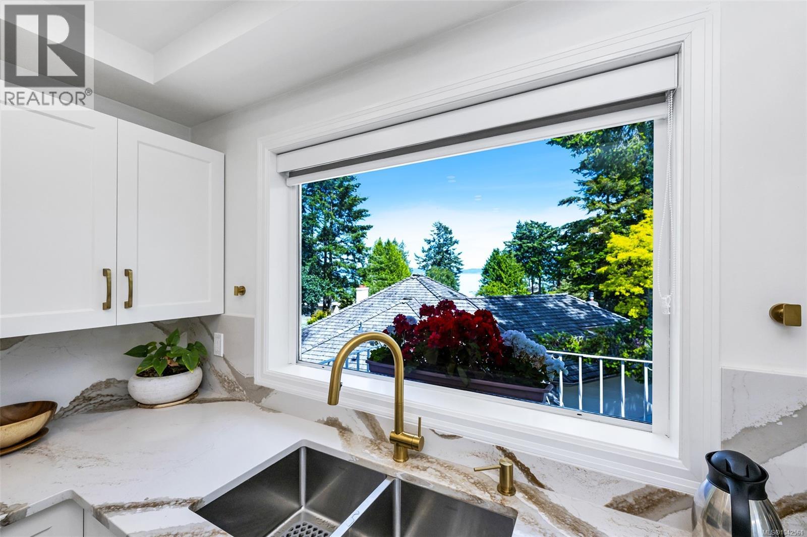 1110 Totem Lane, Saanich