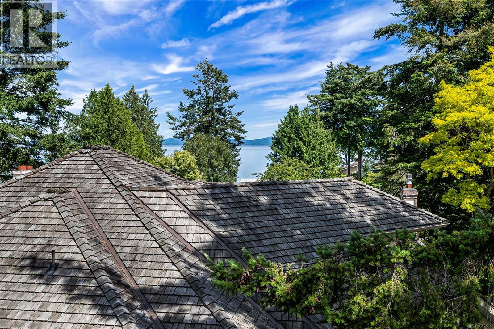 1110 Totem Lane, Saanich
