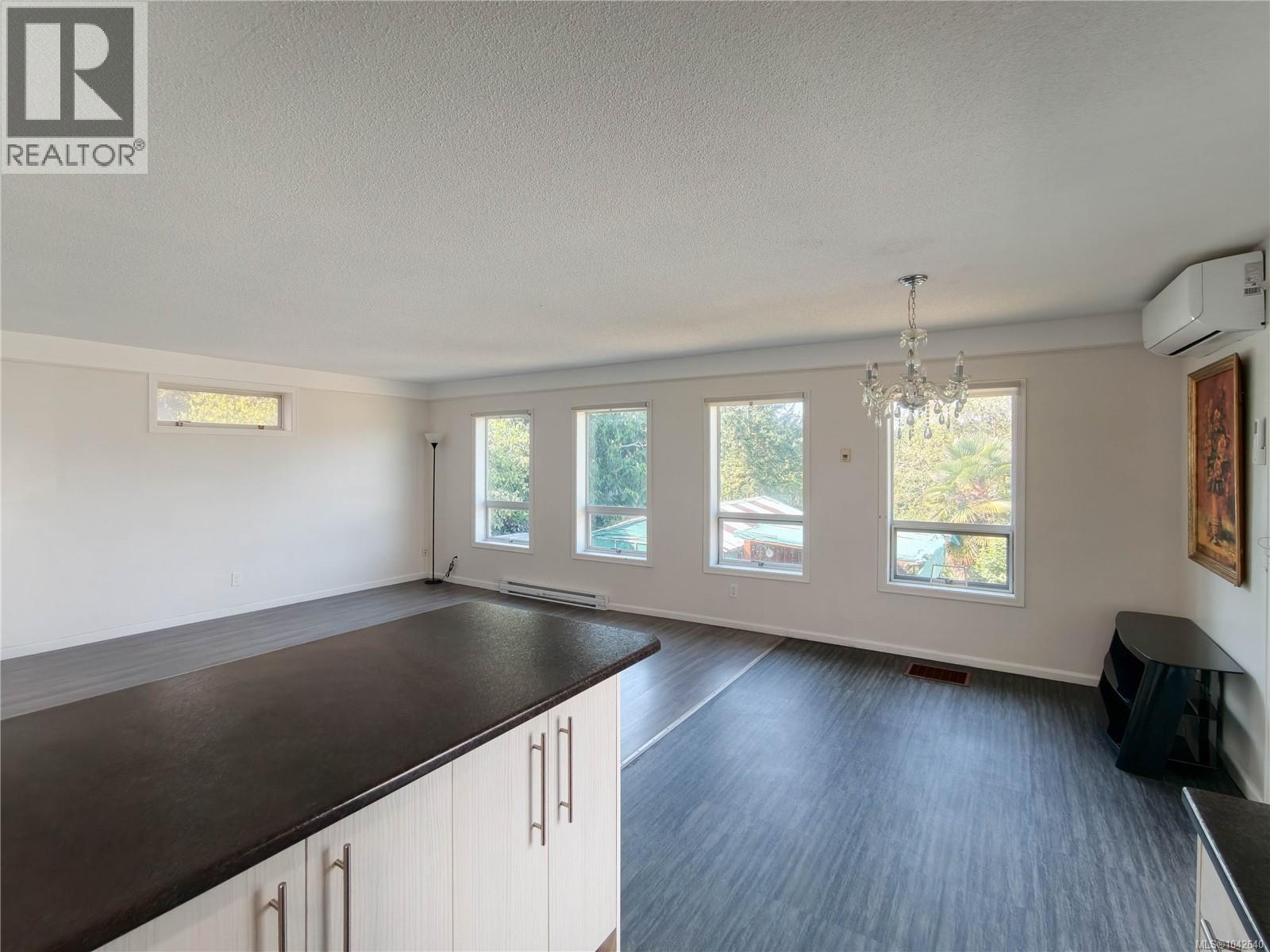  729 Daffodil Avenue, Saanich