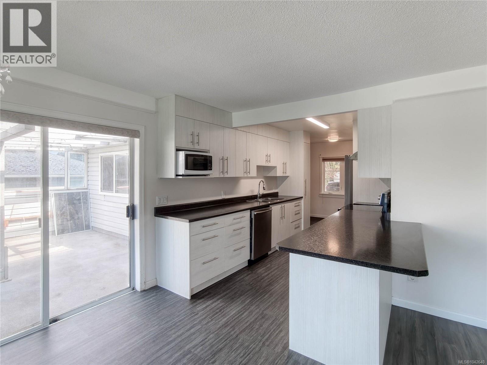  729 Daffodil Avenue, Saanich