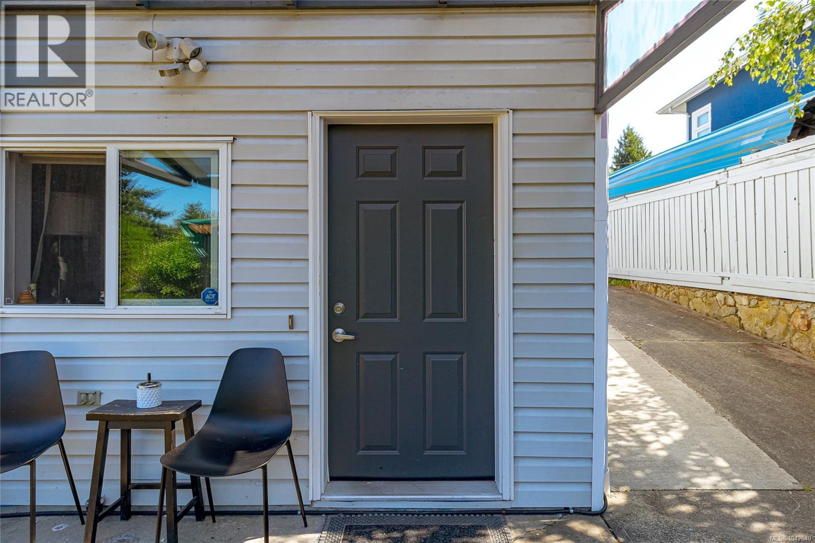  729 Daffodil Avenue, Saanich