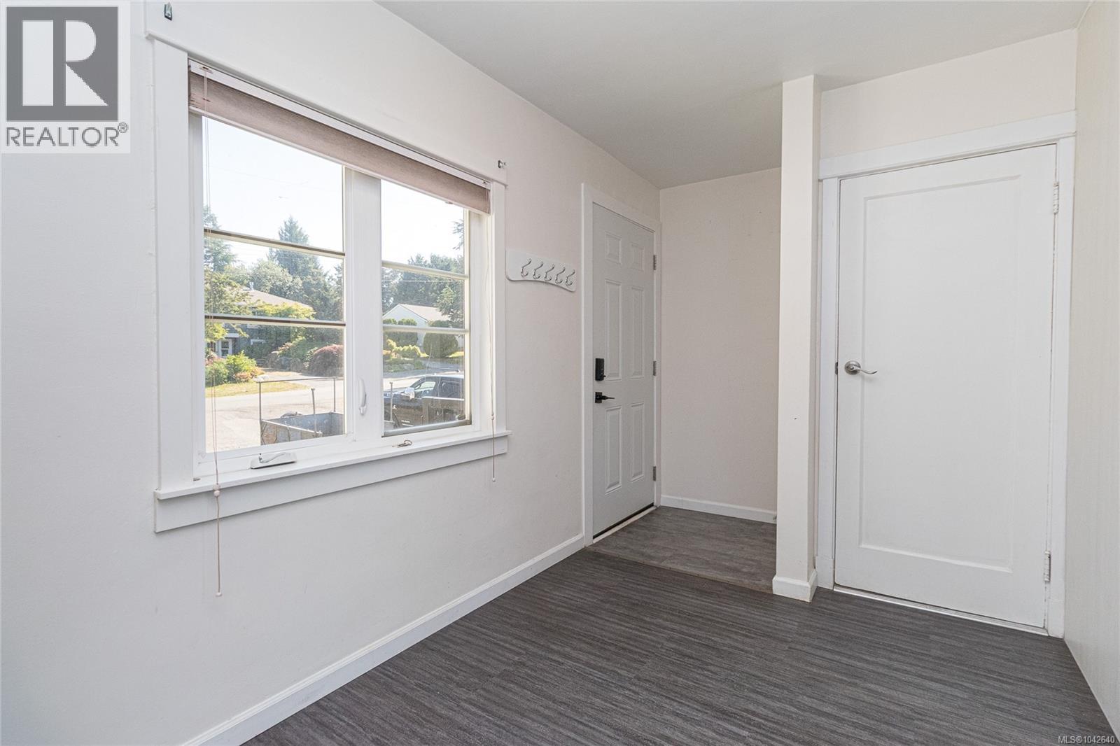  729 Daffodil Avenue, Saanich