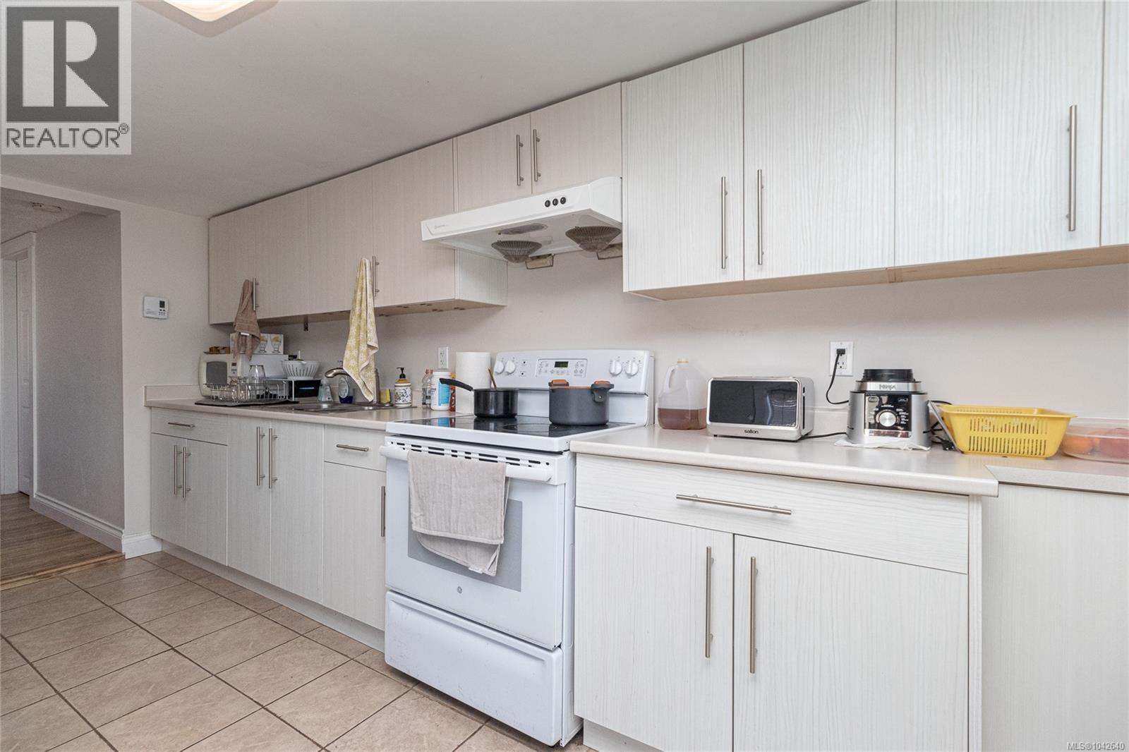  729 Daffodil Avenue, Saanich