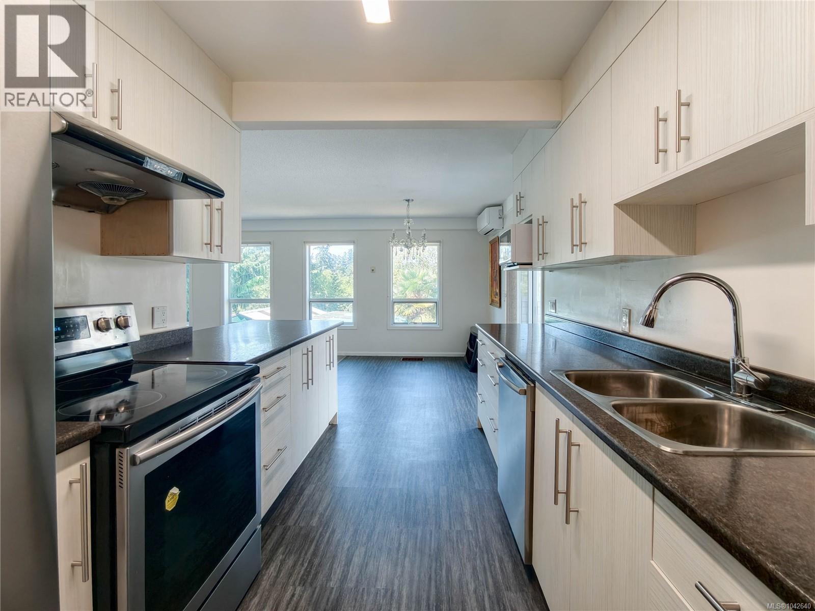  729 Daffodil Avenue, Saanich