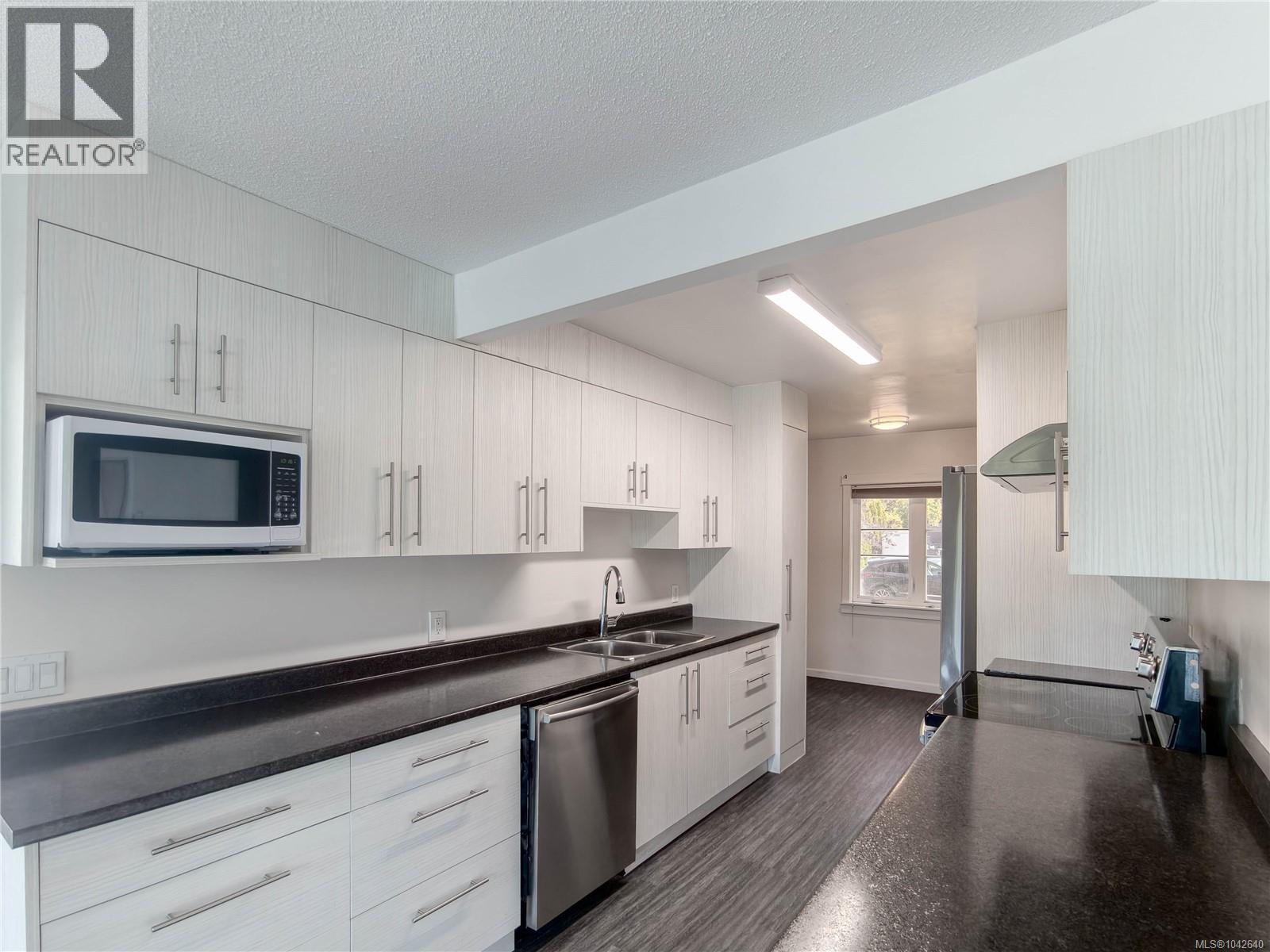  729 Daffodil Avenue, Saanich