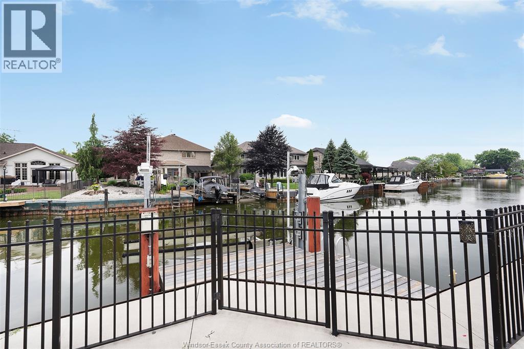 263 RUSSEL WOODS DRIVE - 33