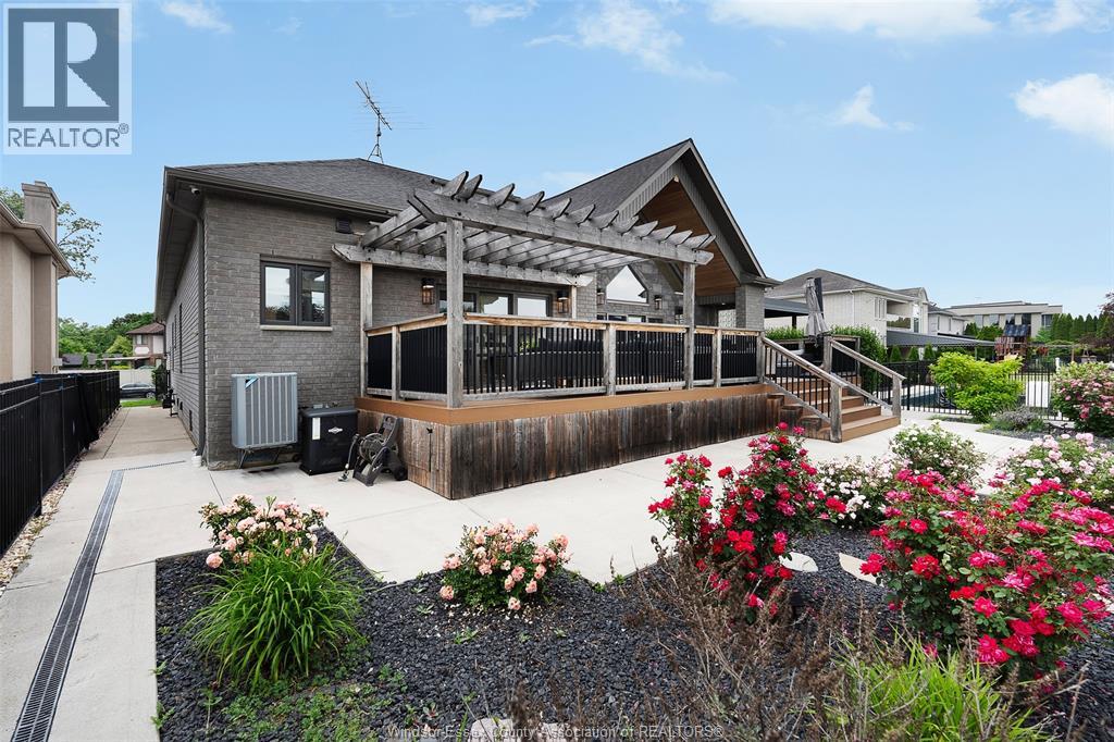 263 RUSSEL WOODS DRIVE - 35