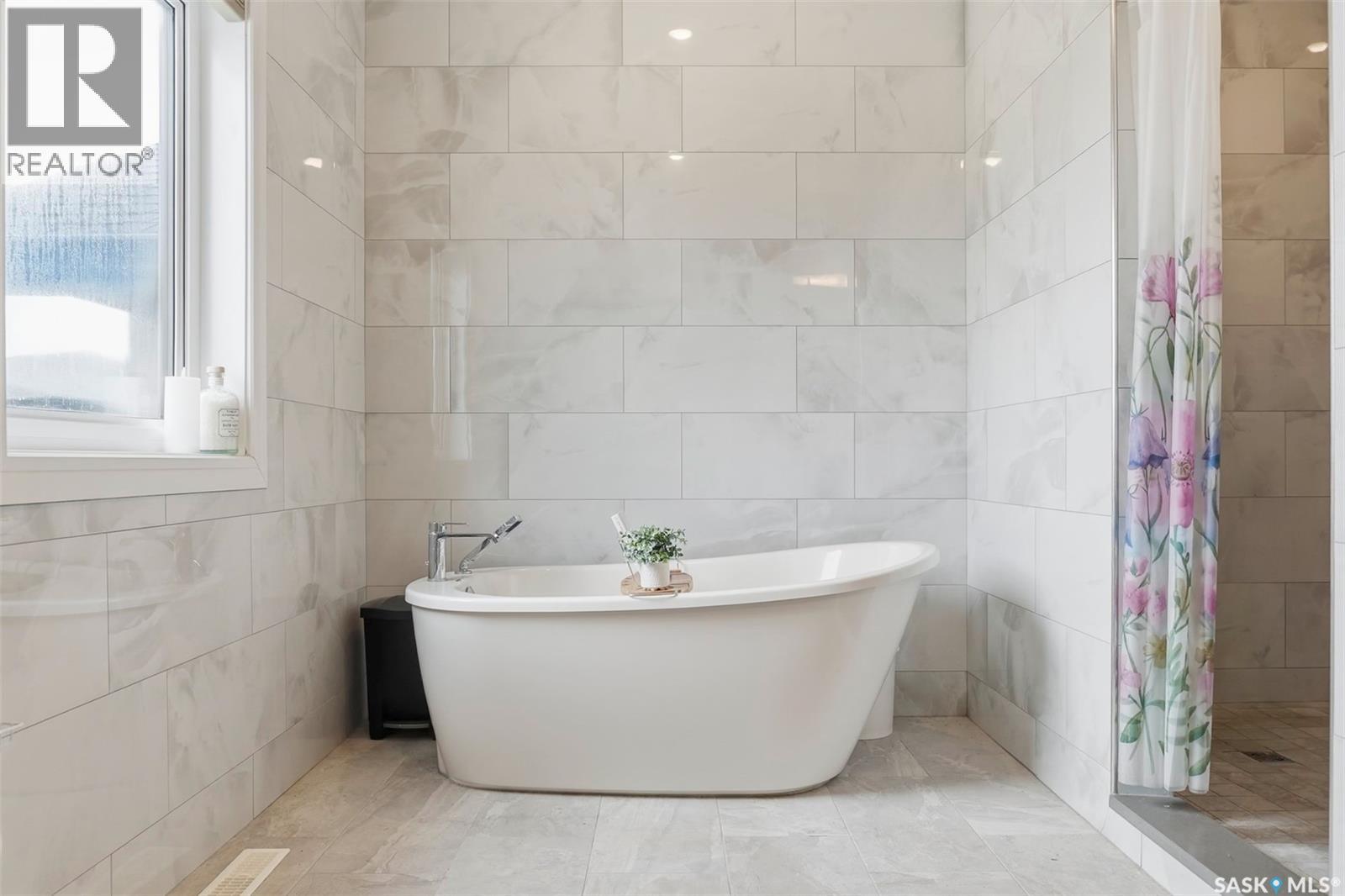 211 Burgess BAY - 16