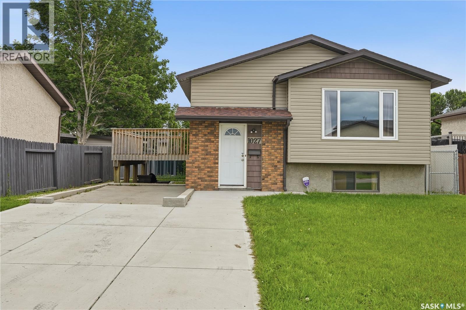 1027 Victory CRESCENT - 1
