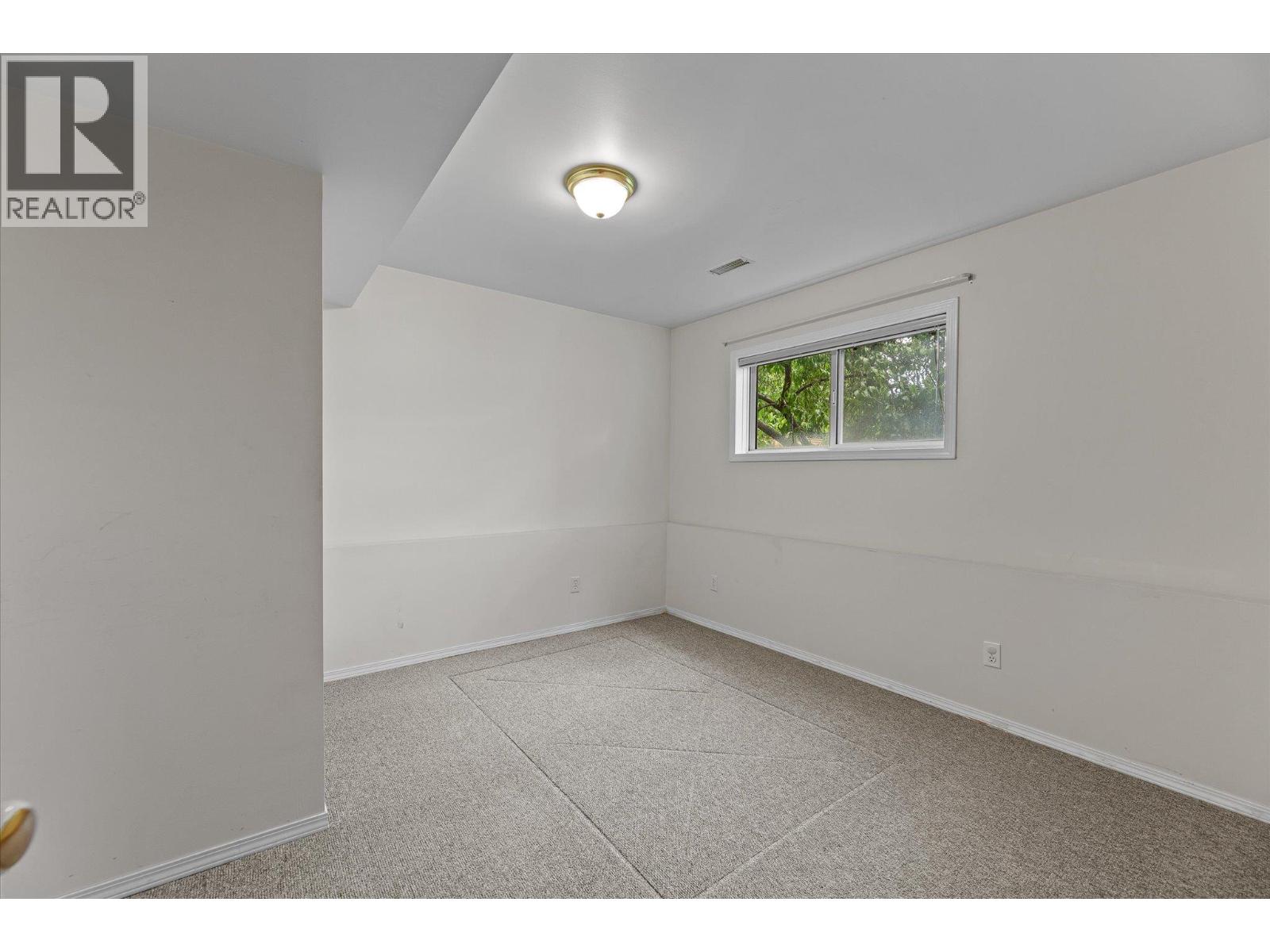 221 Drysdale Boulevard, Kelowna