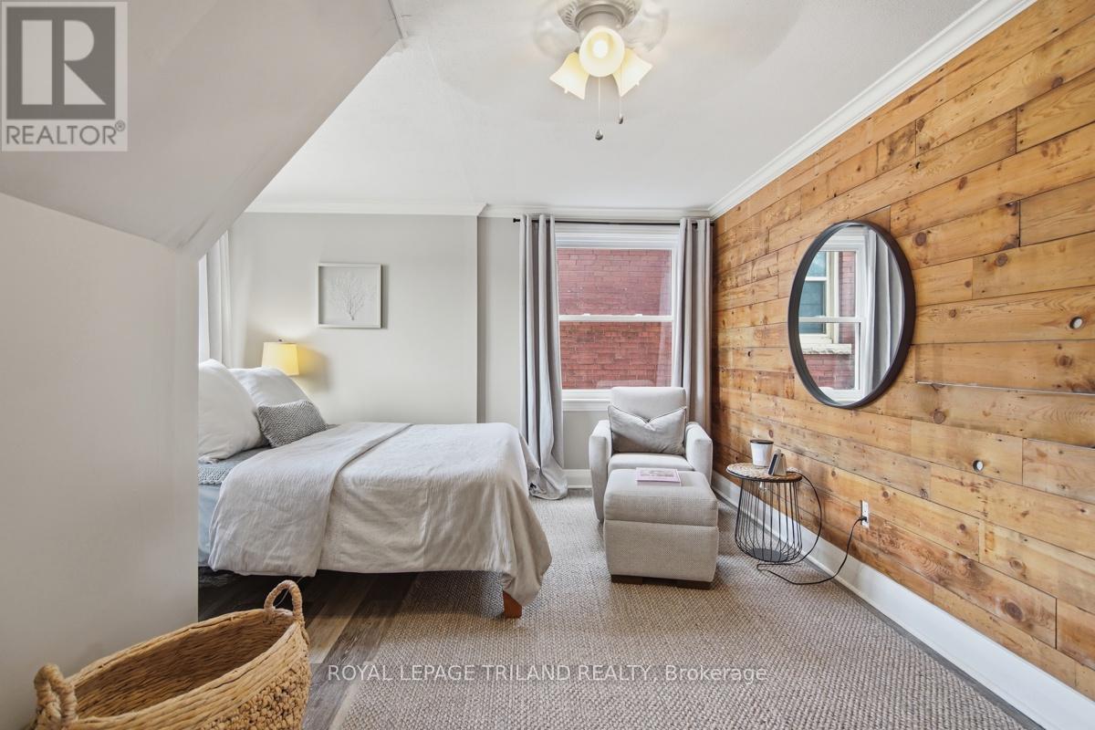 647 PICCADILLY STREET - 21