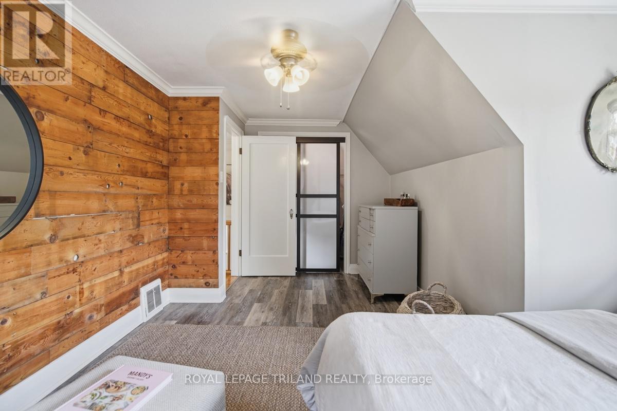 647 PICCADILLY STREET - 23