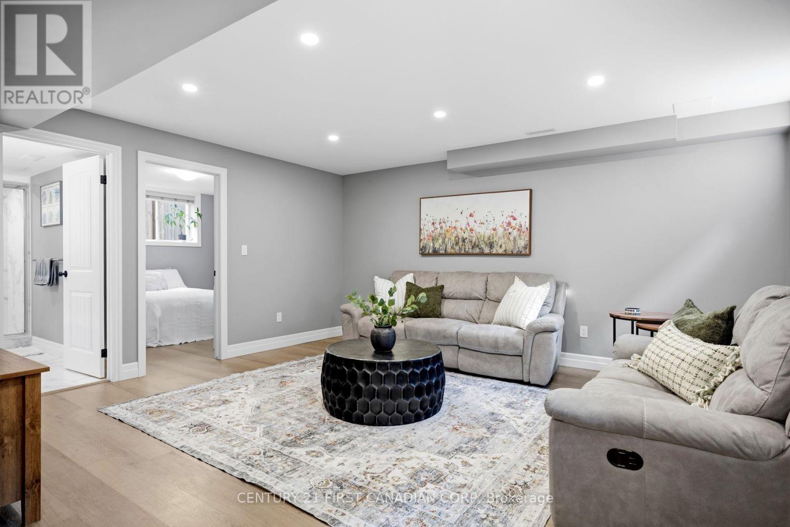182 GILMOUR DRIVE - Image 25