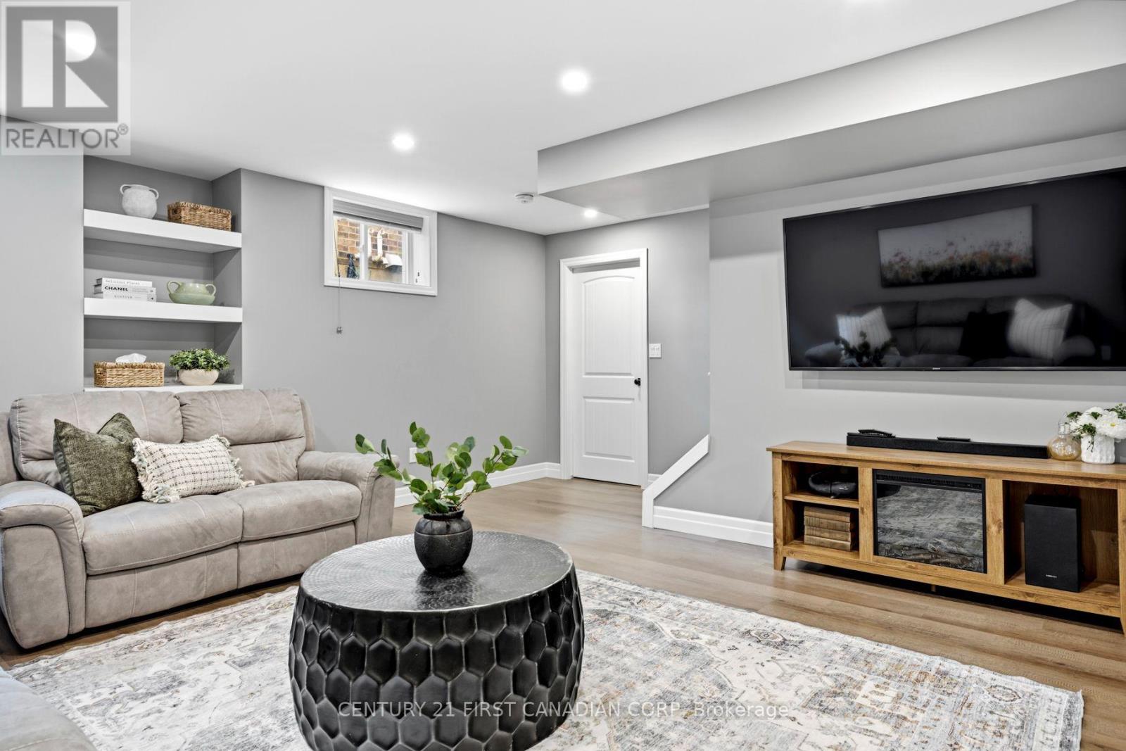182 GILMOUR DRIVE - Image 27