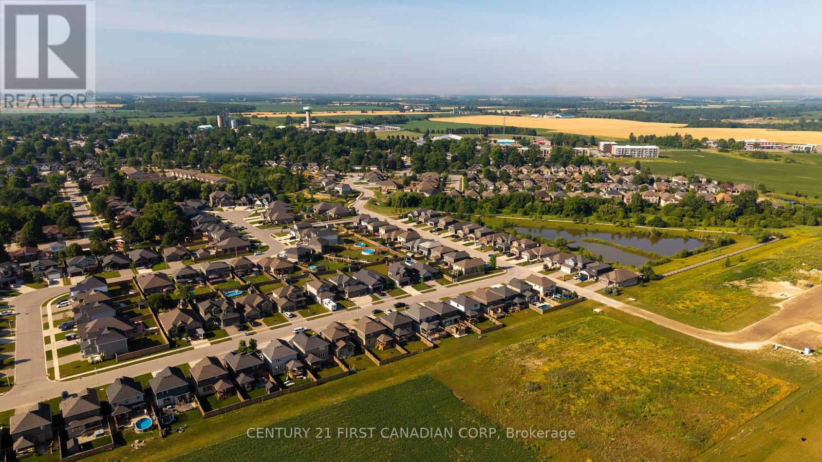 182 GILMOUR DRIVE - 38