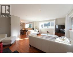 7862 Eagle Drive, Halfmoon Bay, BC V7Z1A3 Photo 9