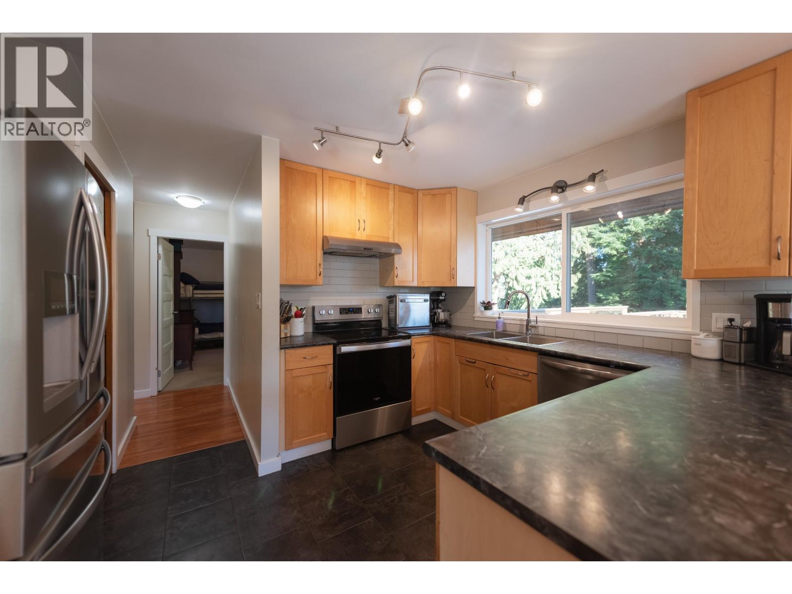 7862 EAGLE DRIVE, Halfmoon Bay