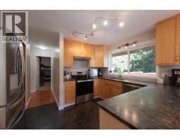 7862 Eagle Drive, Halfmoon Bay, BC V7Z1A3 Photo 14