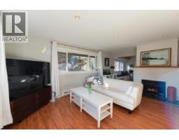 7862 Eagle Drive, Halfmoon Bay, BC V7Z1A3 Photo 11