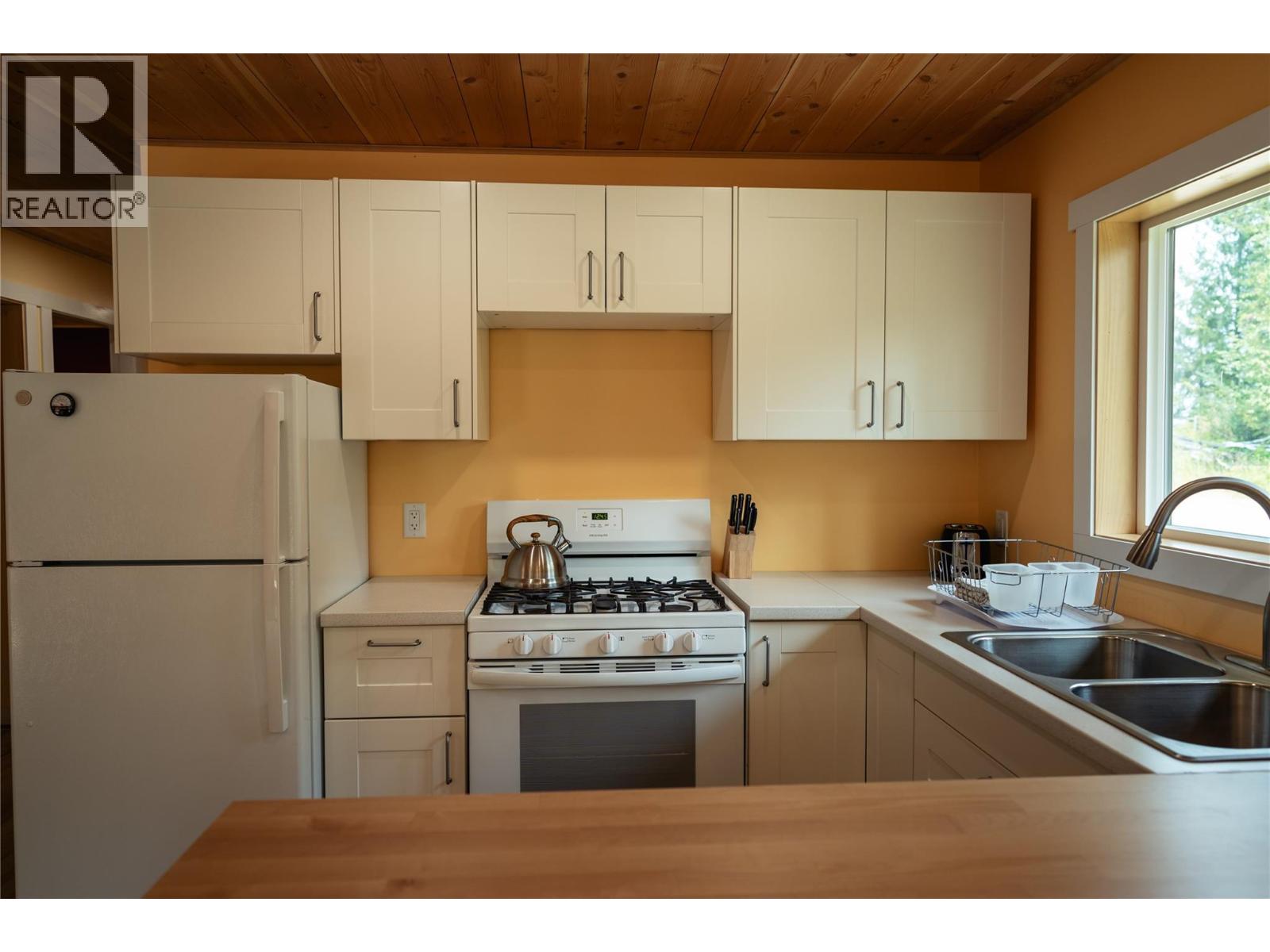 592 Bear Valley Road - 75