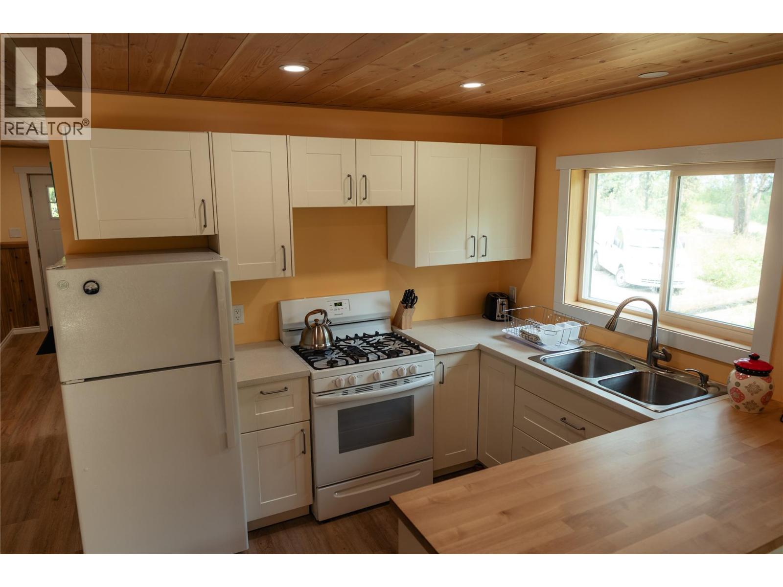 592 Bear Valley Road - 74