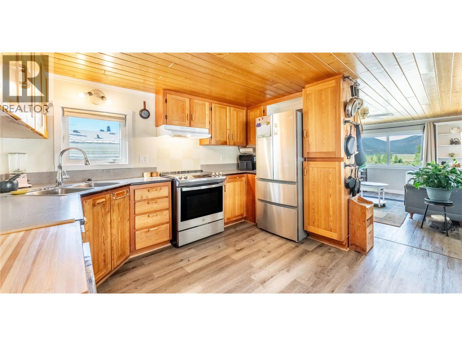 #47 445 6th Avenue N - 11