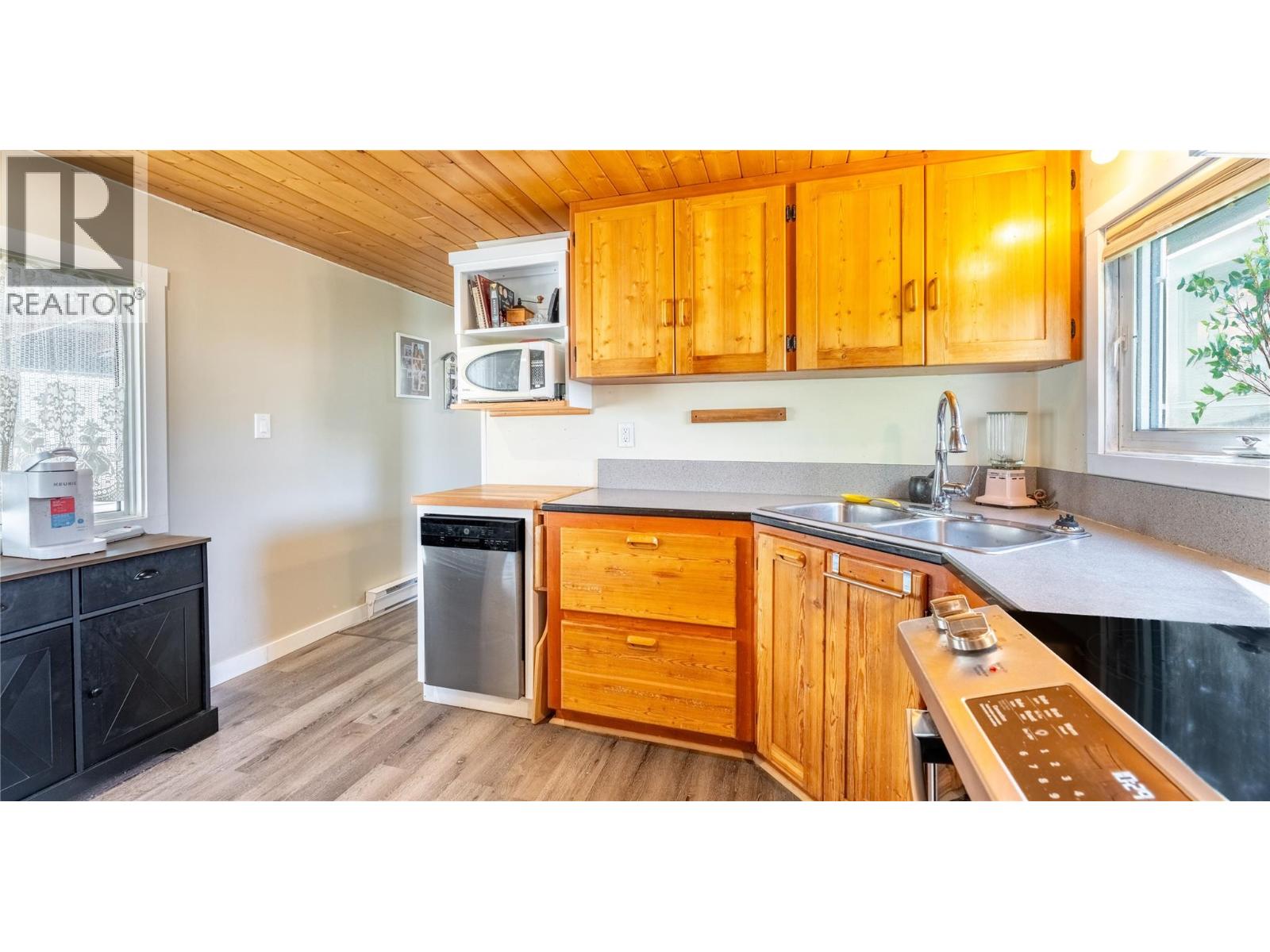 #47 445 6th Avenue N - 12