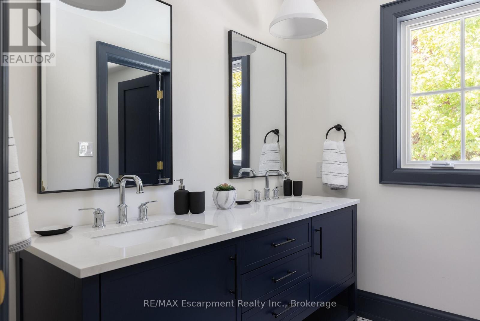 130 EDGECLIFFE PLACE - 36