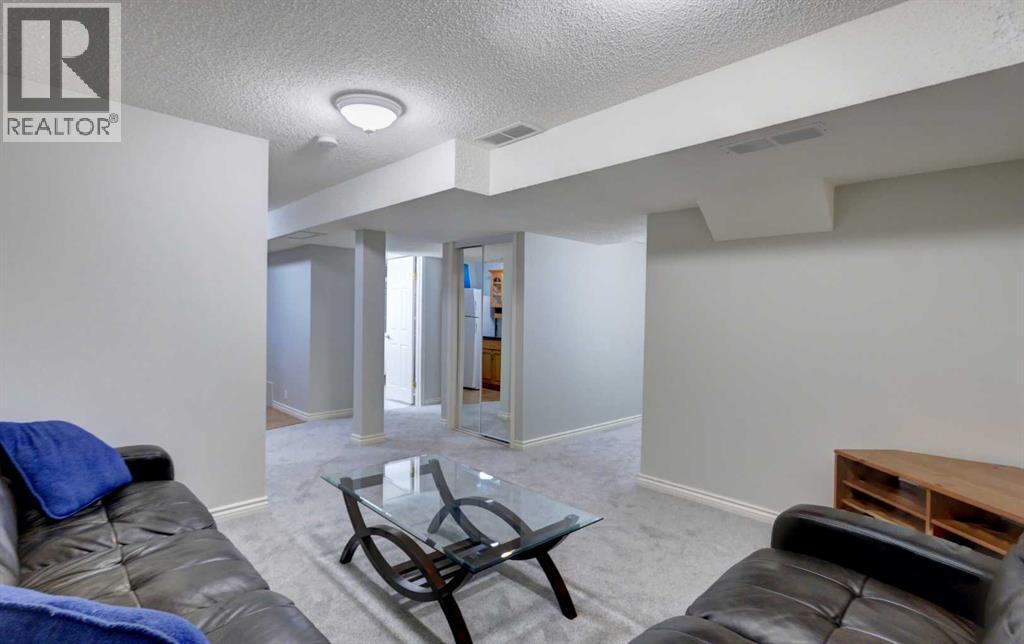 188 Mt Selkirk Close SE — photo 25
