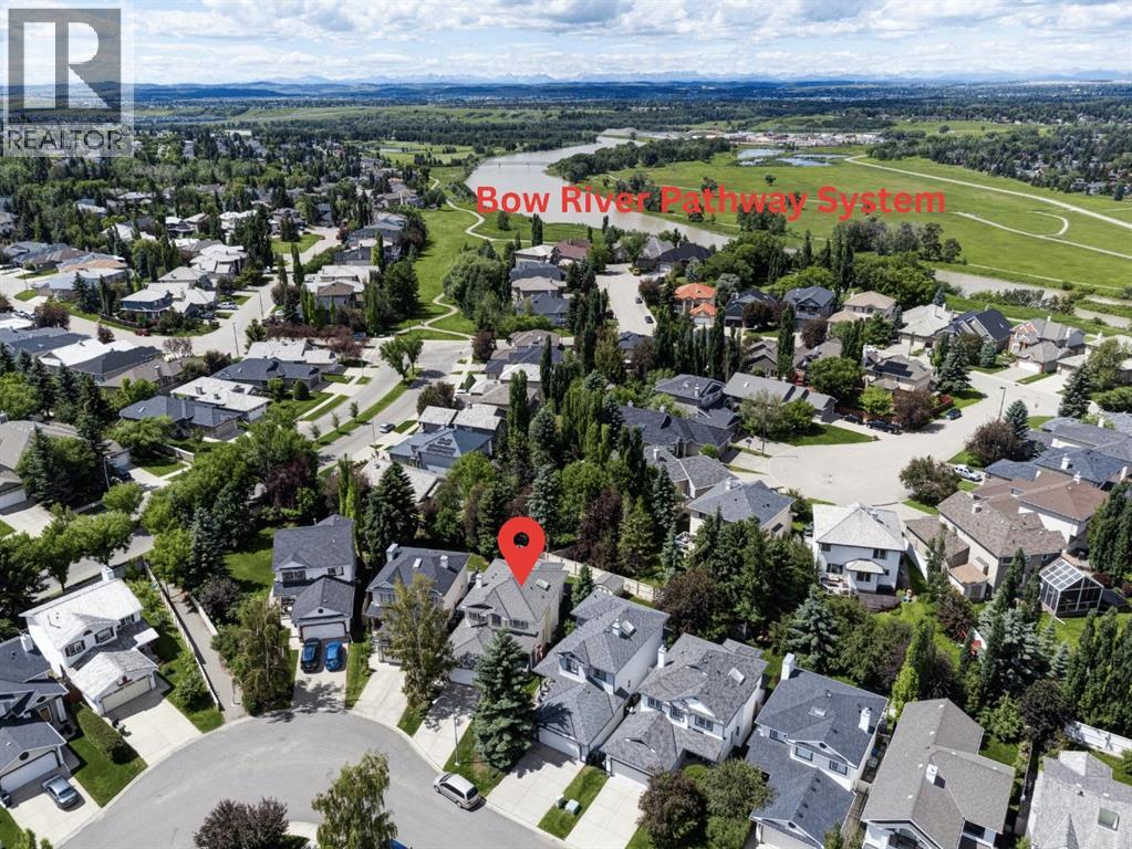 Miles of paved pathway that also has bridge access over to Fish Creek Park~