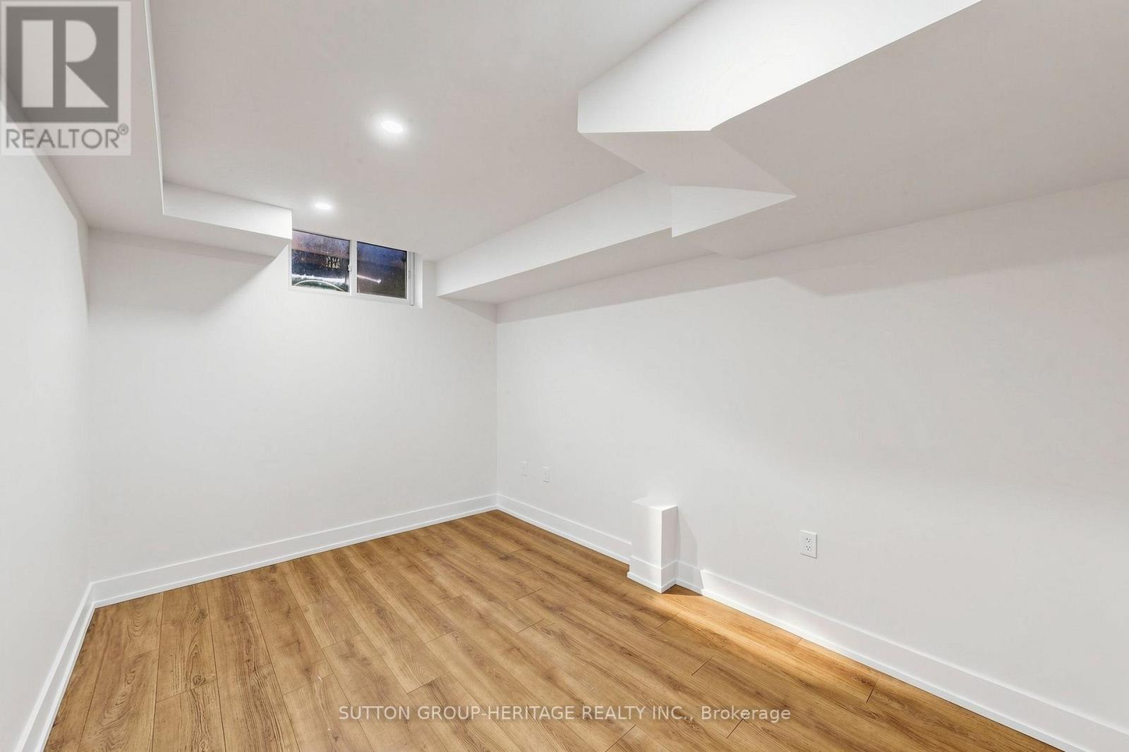 1 SHERWOOD STREET - 33