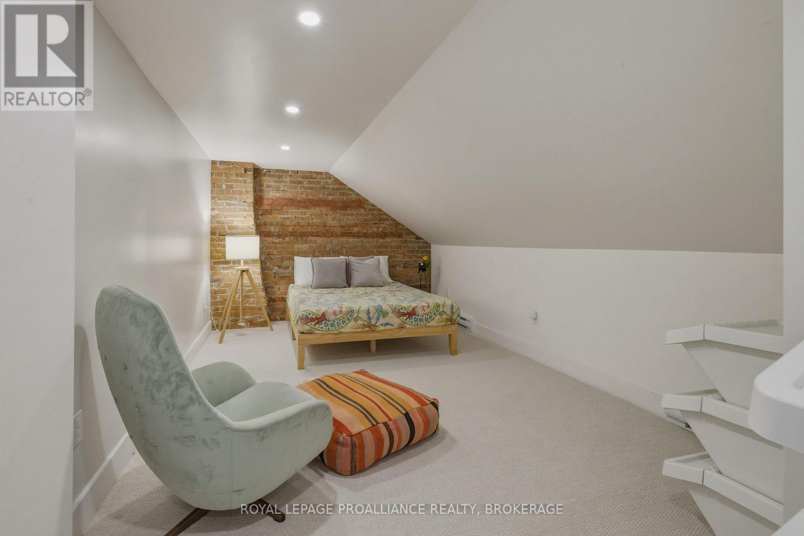 181 MONTREAL STREET - 37